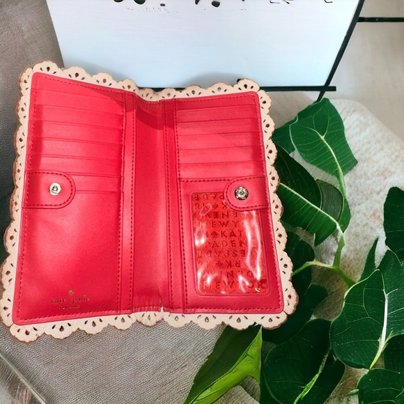 Kate spade scalloped trim red wallet EUC - Picture 7 of 7